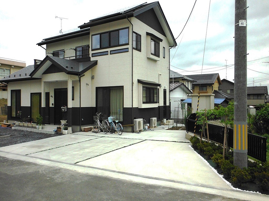 ブロック塀で高さを調整した駐車場　須賀川市Ｋ様