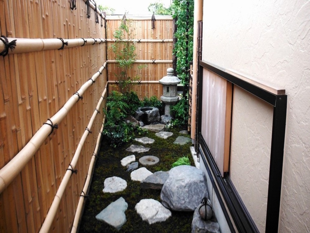 自然素材にこだわった、緑あふれる小さな露地　須賀川市S様邸