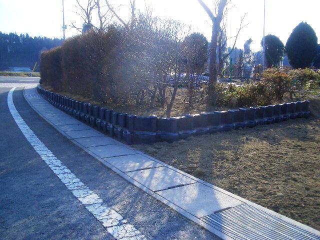 背景に溶け込んだ自然な造園（須賀川市　Ｓ様邸）