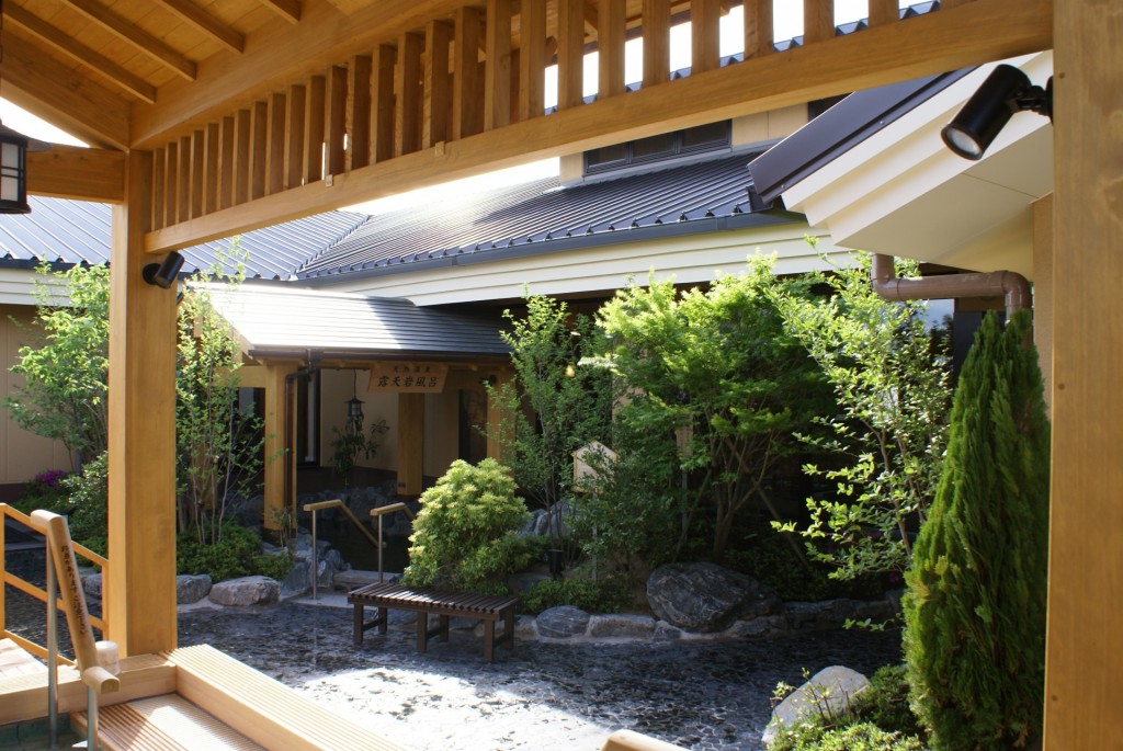 緑あふれる露天風呂　（郡山市）