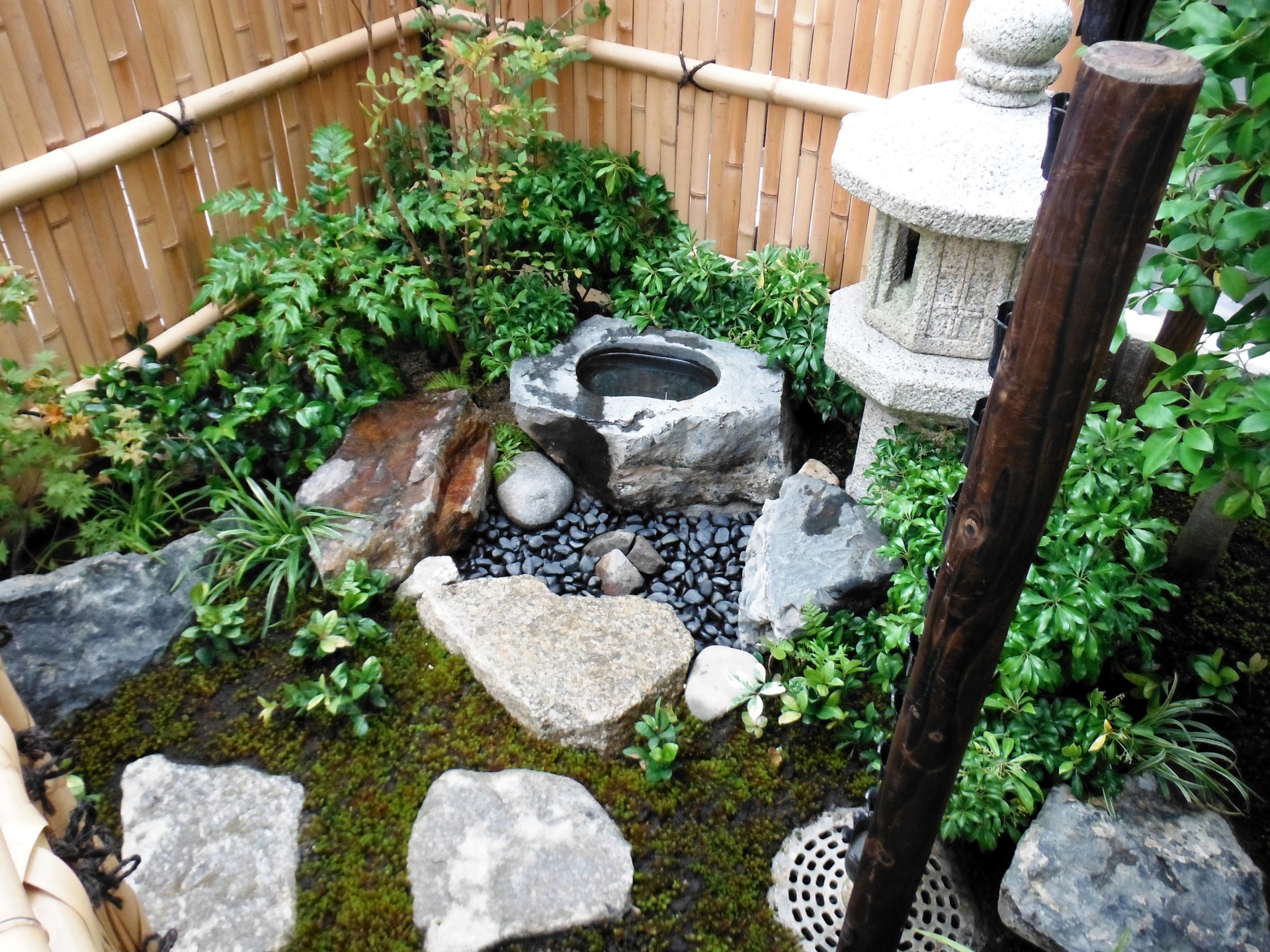 自然素材にこだわった、緑あふれる小さな露地　(須賀川市-S様邸)