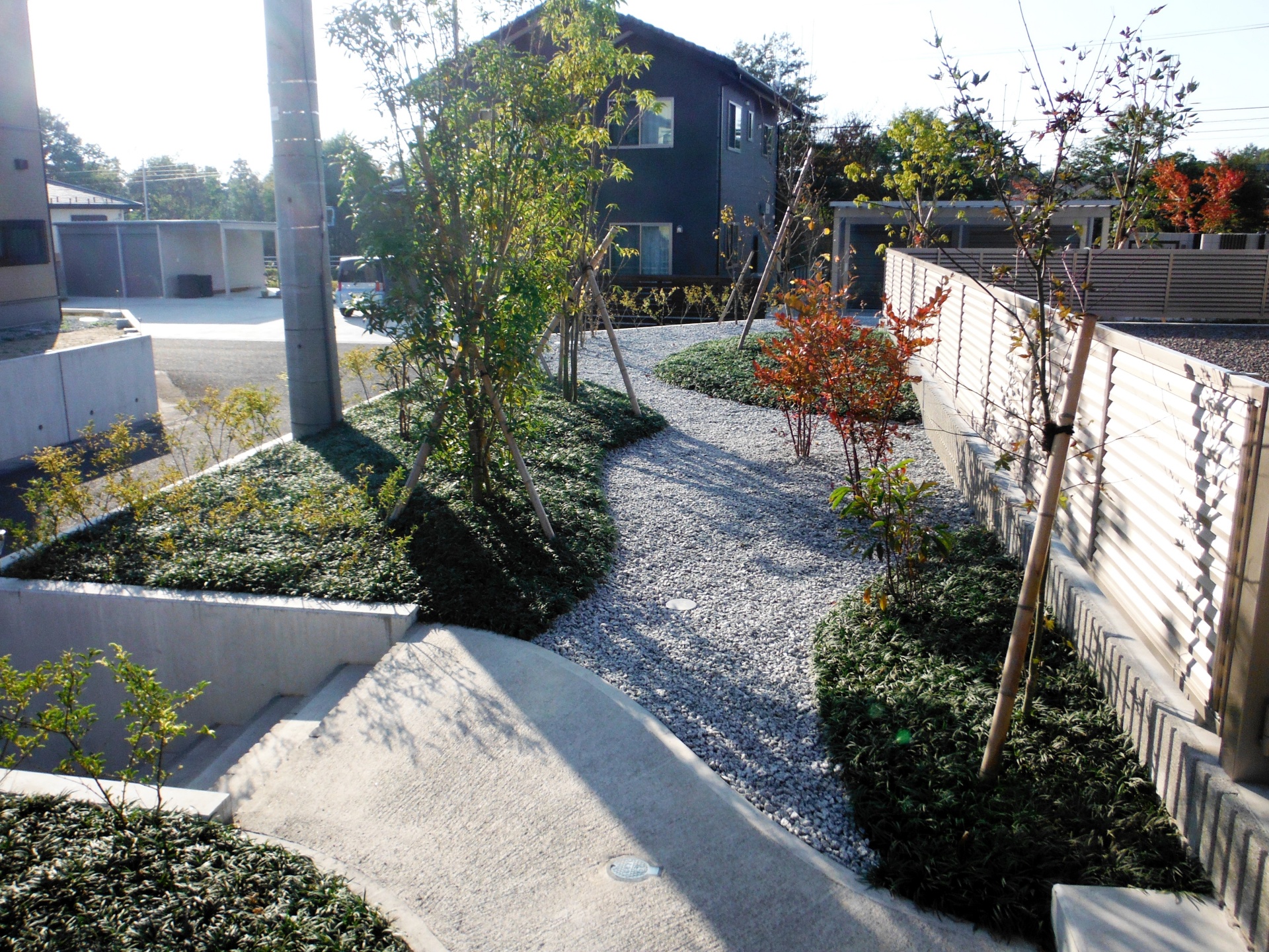 我が家の庭が散歩道～数々の樹木で目隠しを兼ねたお庭(郡山市-T様邸)