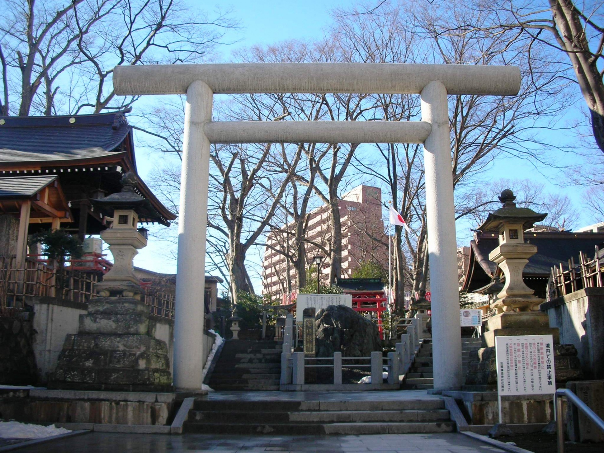 鳥居の清掃（郡山市）