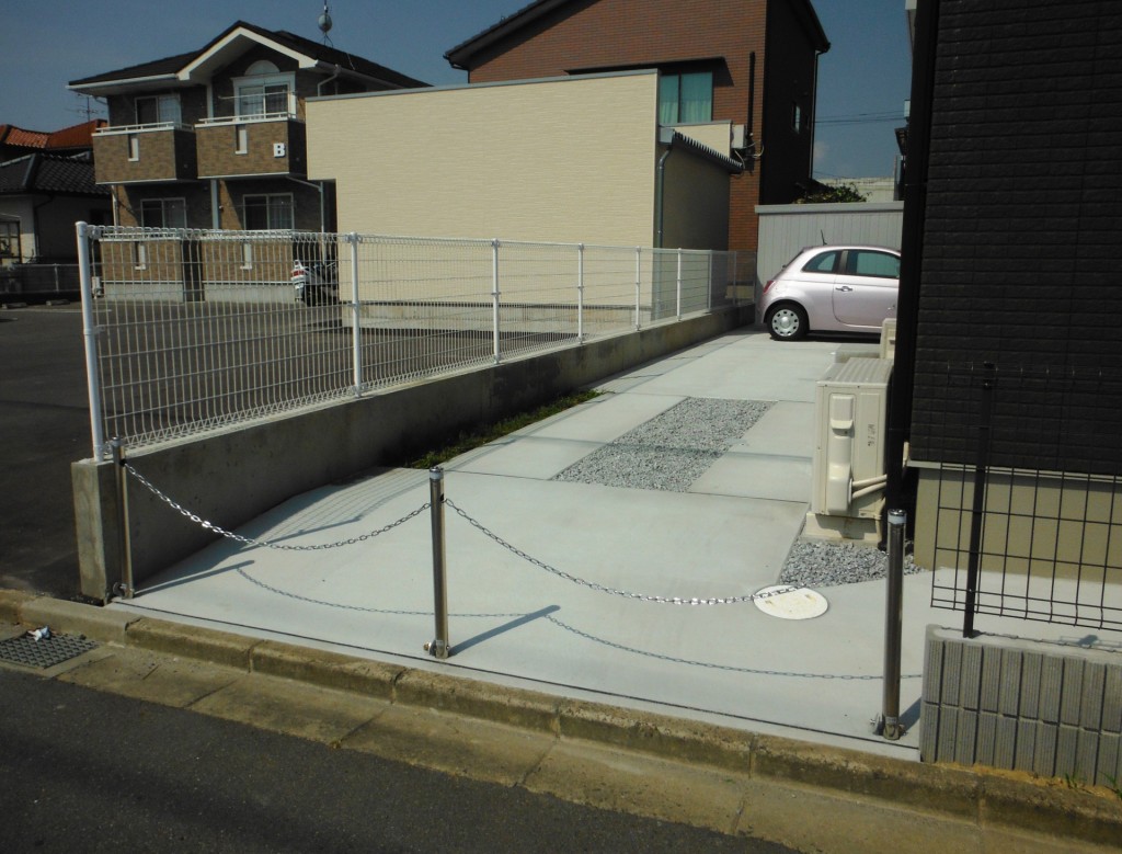 チェーン付きポールタイプの車止め(郡山市-Ｔ様邸)