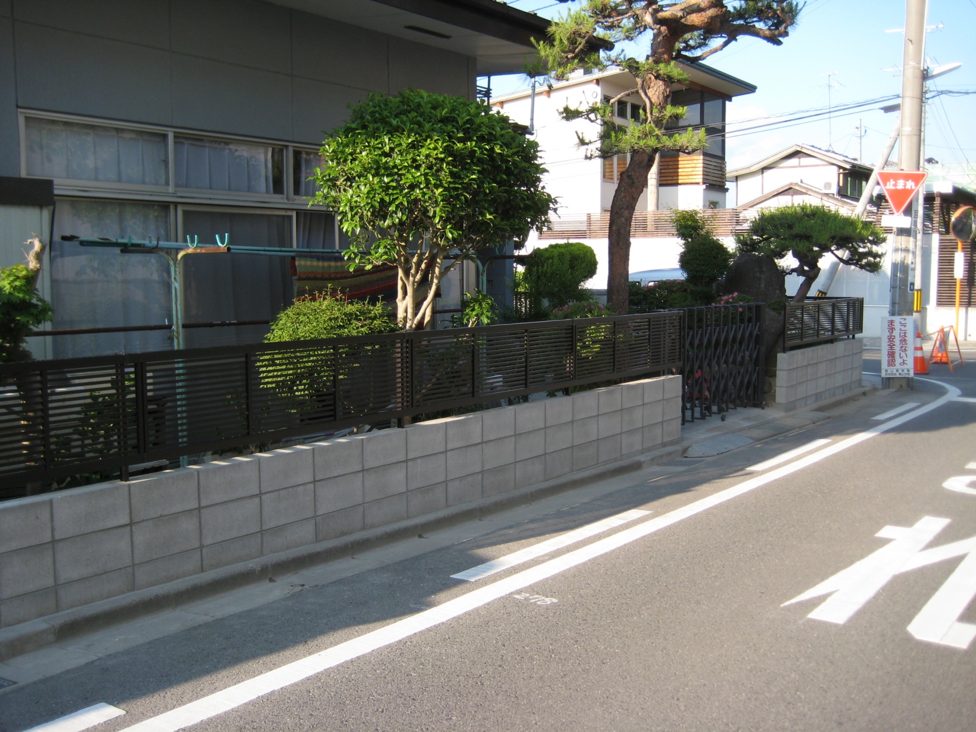 すっきりとした横のスリットフェンス（郡山市　Ｍ様邸）
