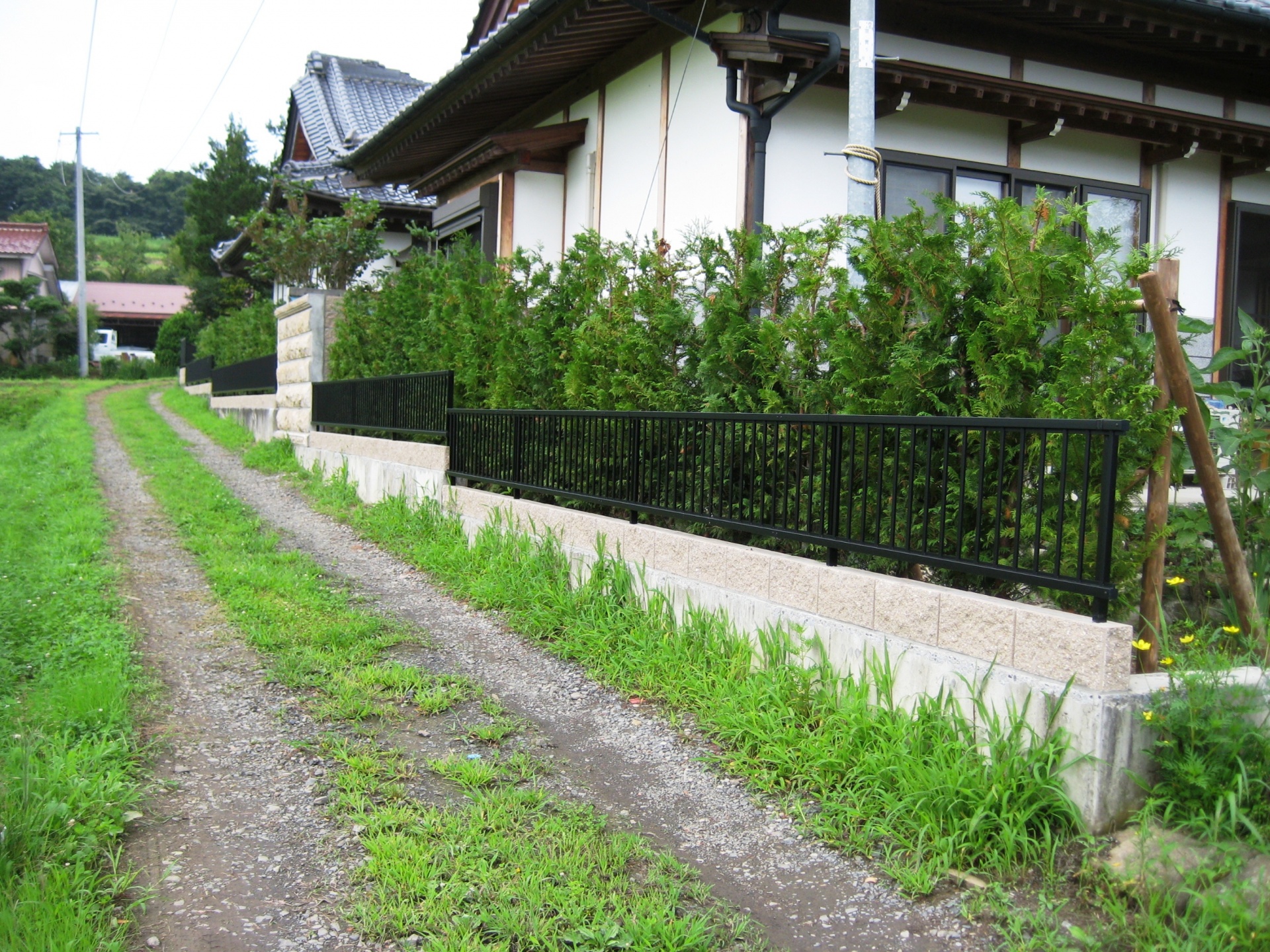 風景にマッチした目隠し生垣（須賀川市　Ｉ様 邸）