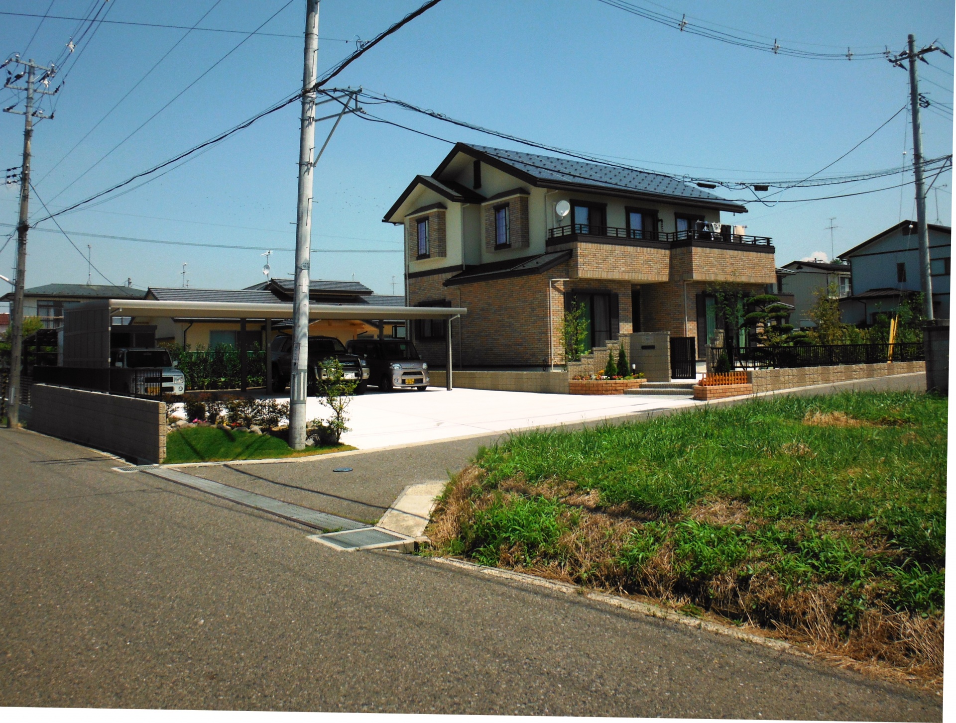 建物と調和した落ち着きのある緑豊かなエクステリア　(郡山市-A様邸)