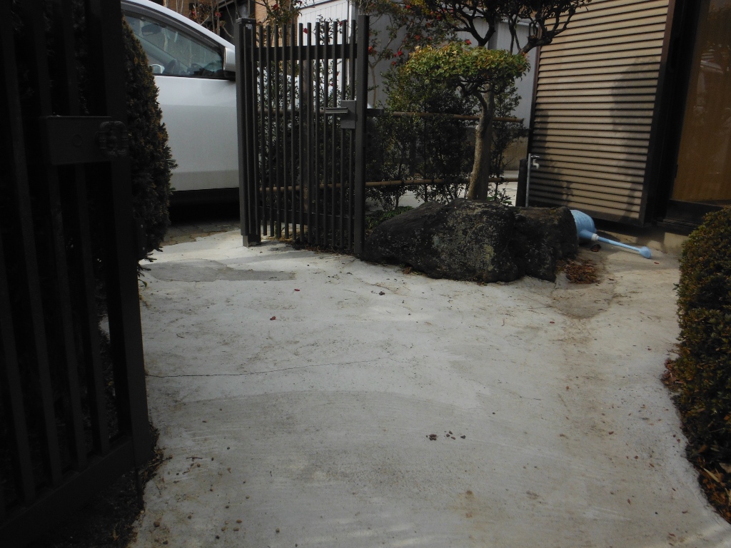 お庭の雰囲気を壊さない舗装に　郡山市Ｋ様邸
