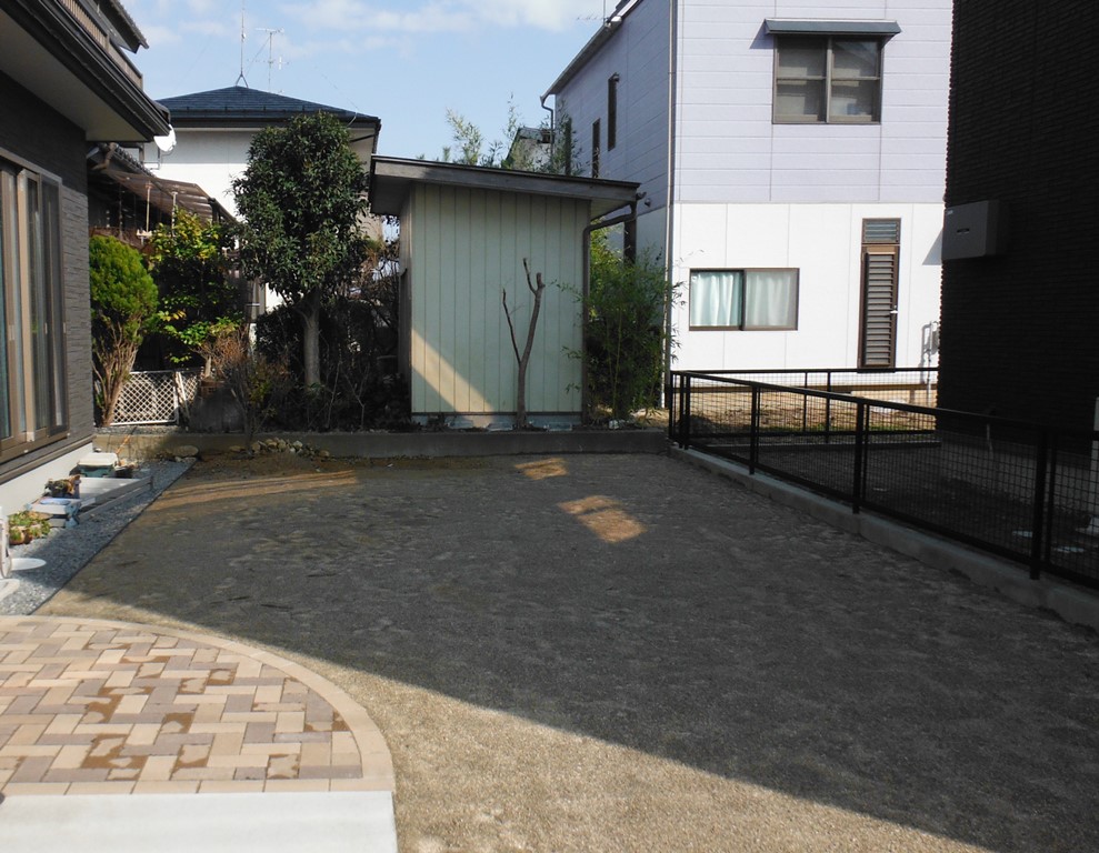 砂利敷きでお庭まわりが使いやすくなりました　郡山市Ｔ様邸