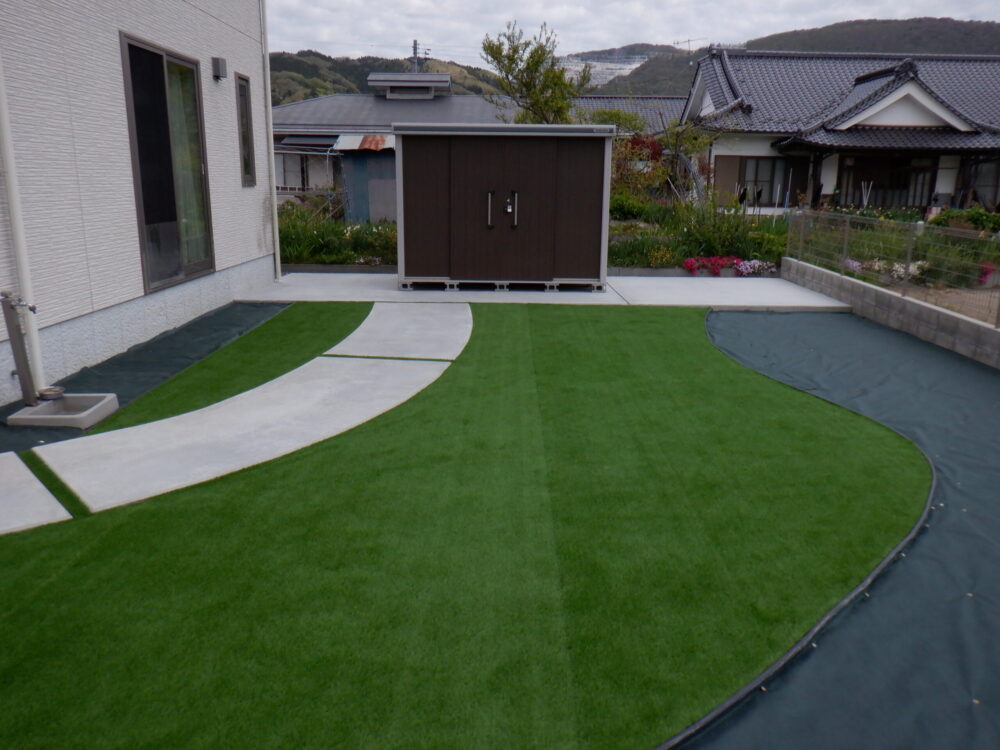 田村市Ｗ様　園路の曲線が優しい印象のお庭