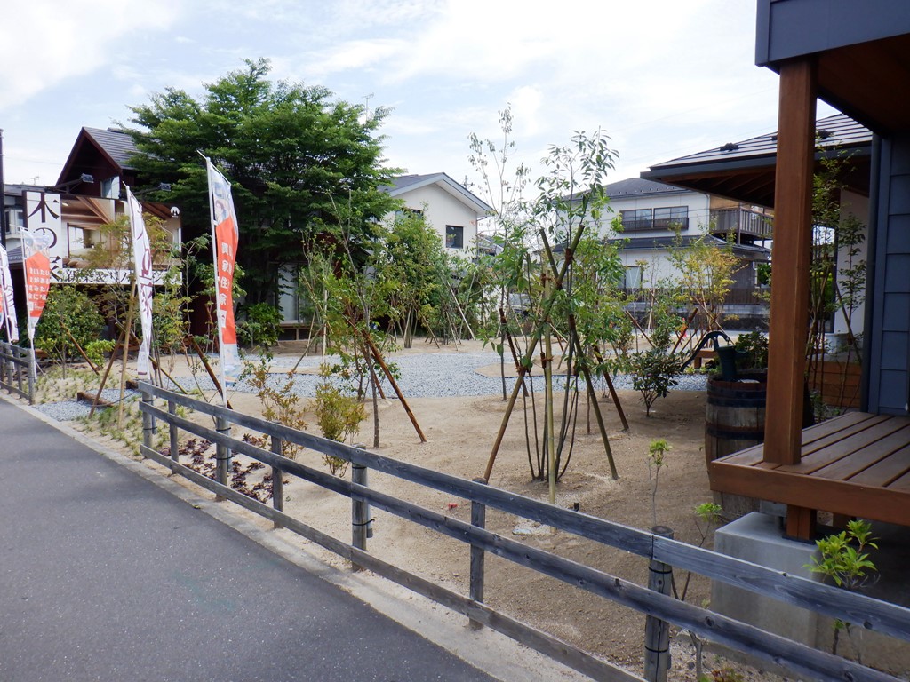 相乗効果抜群！自然素材住宅と樹々がいっぱいの展示場　郡山市 Ｍ 建築工業