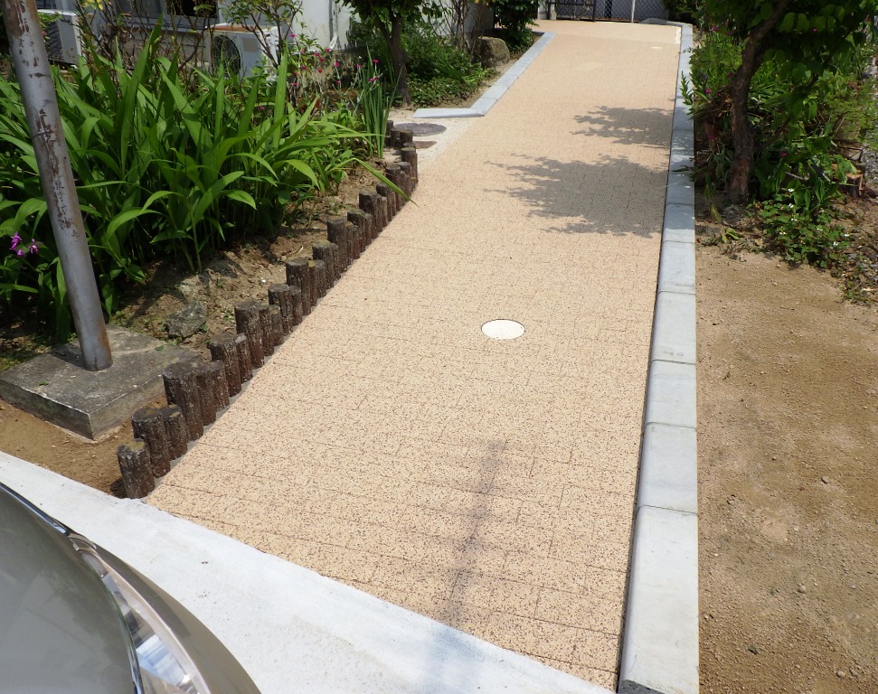 足にやさしいアプローチ　郡山市M様邸
