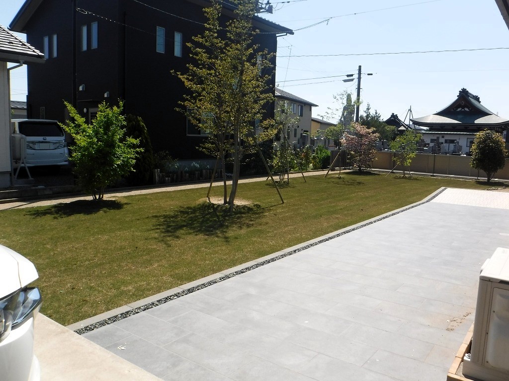 郡山市　庭まわり　植栽　天然芝張り