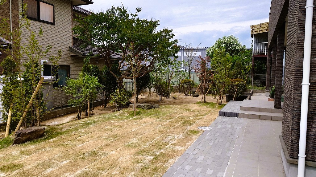 郡山市内　ガーデンリフォーム工事　植栽　芝張り