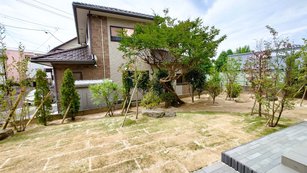 郡山市内　ガーデンリフォーム工事　植栽　芝張り