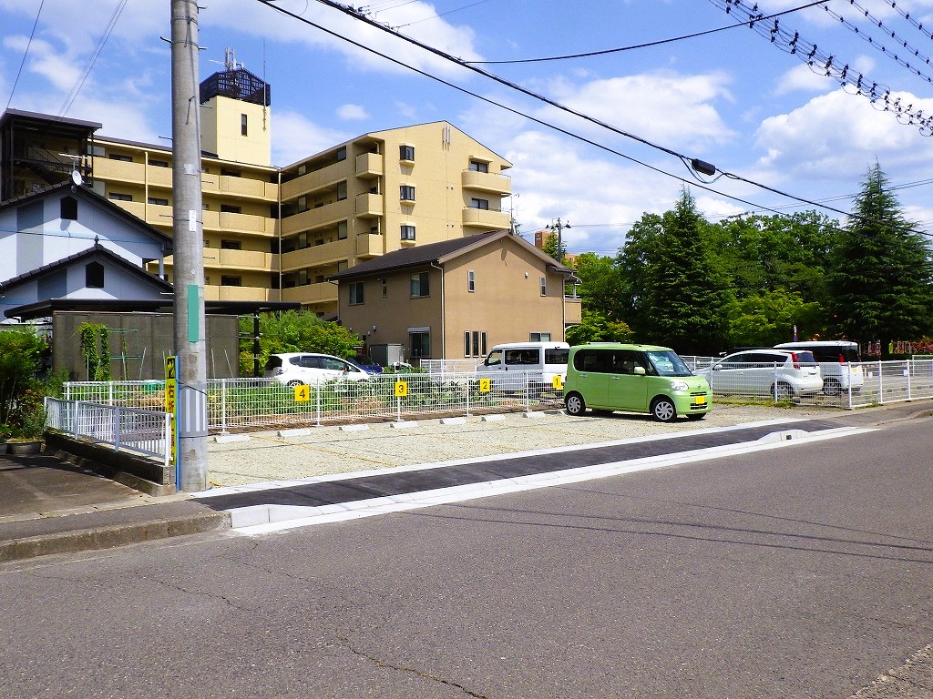 郡山市　お庭　一部　駐車場
