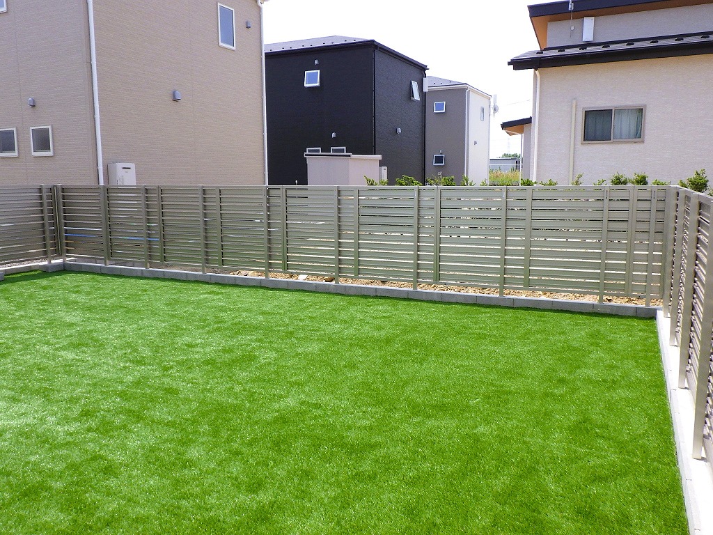 郡山市　新築　外構工事　庭まわり　人工芝　目隠しフェンス