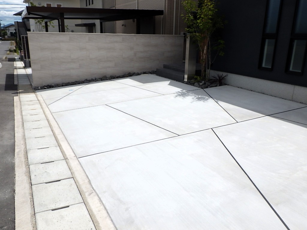 郡山市　新築外構工事　駐車場　玄関まわり　目隠し　植栽　ライティング