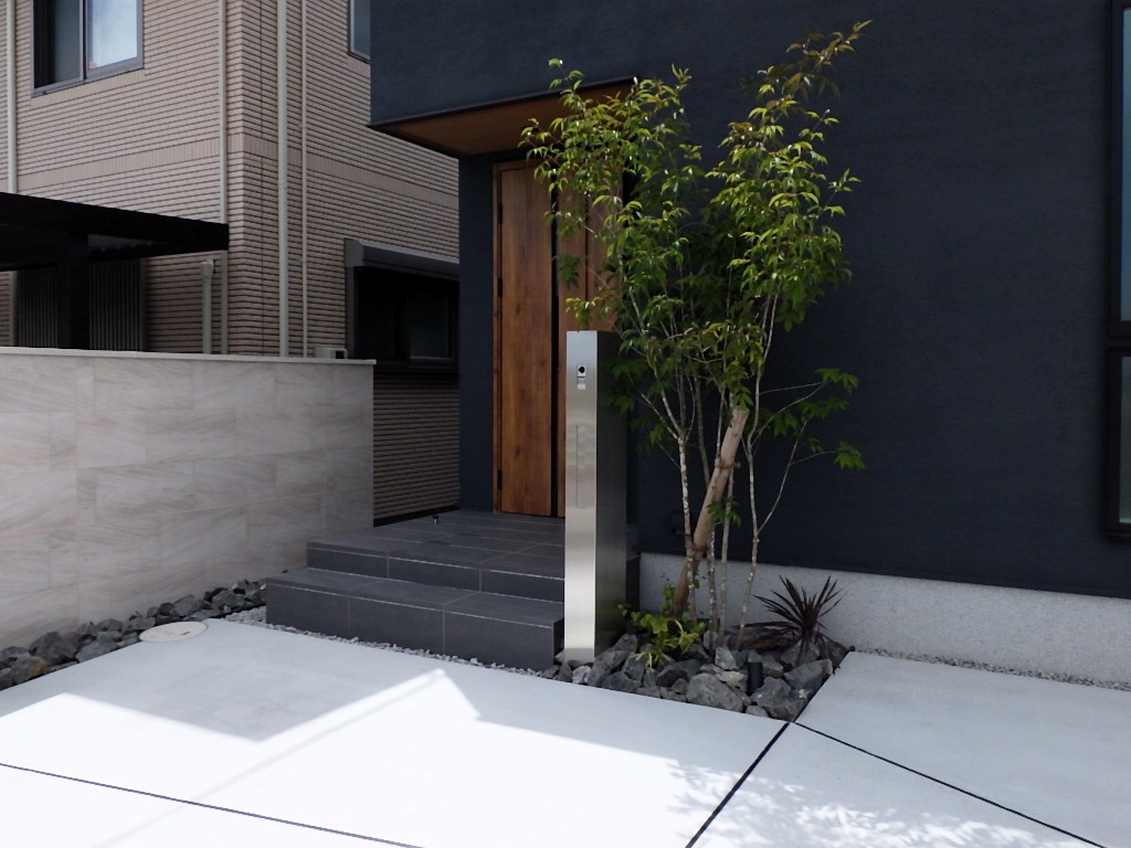 郡山市　新築外構工事　駐車場　玄関まわり　目隠し　植栽　ライティング