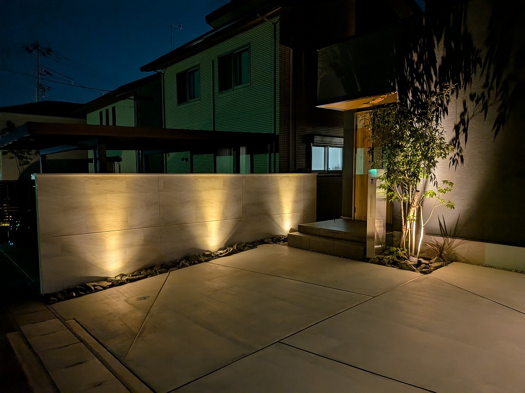 郡山市　新築外構工事　目隠し　駐車場　玄関まわり　植栽　ライティング