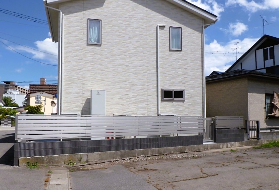 隣地境界　道路境界　ブロック積み　目隠しフェンス