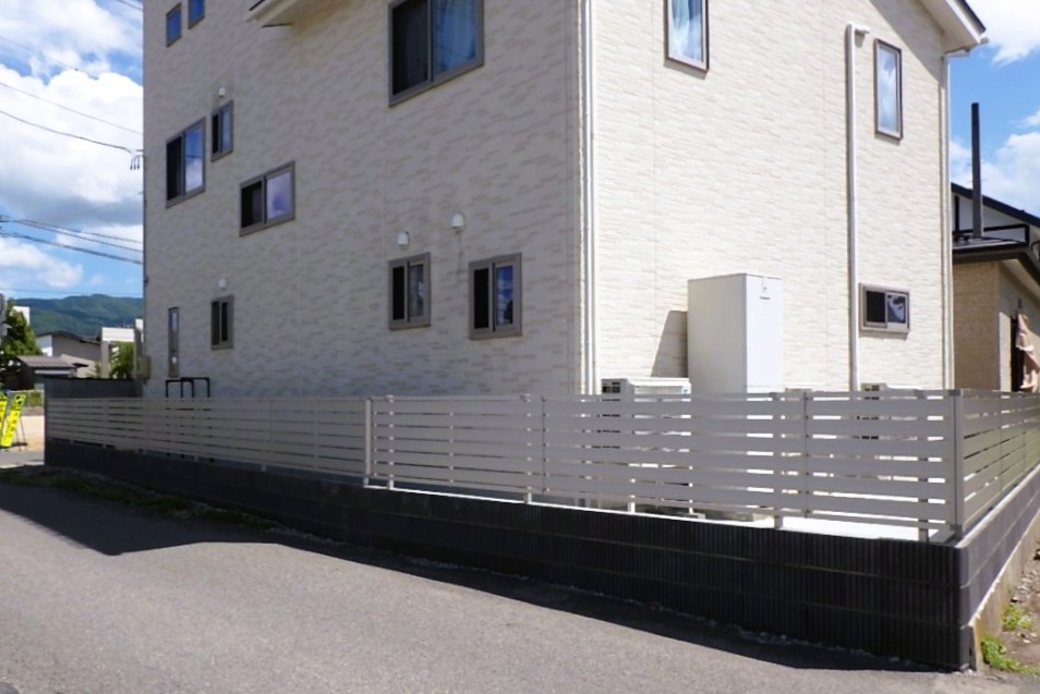 隣地境界　道路境界　ブロック積み　目隠しフェンス