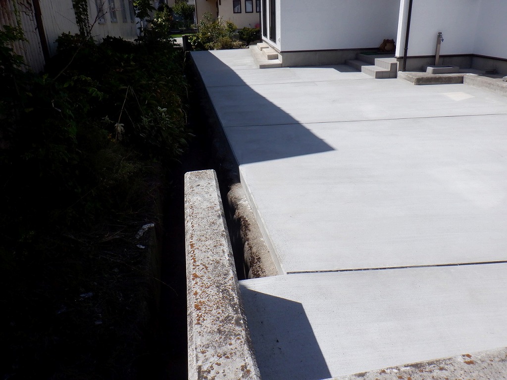 コンクリート舗装　駐車場　会津坂下町