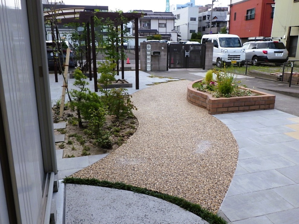 お庭　リフォーム　園路
