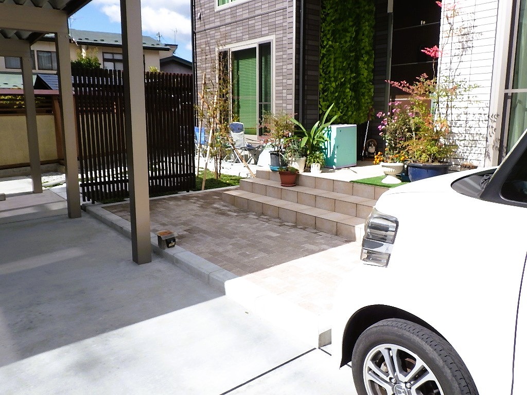 会津若松市　新築　外構工事　アプローチ　目隠しスクリーンフェンス