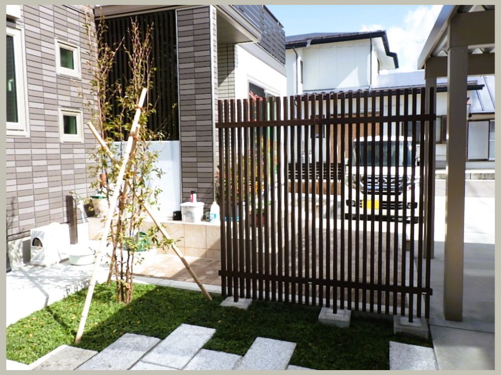 会津若松市　新築　外構工事　庭まわり　植栽　目隠しスクリーンフェンス　御影石　園路