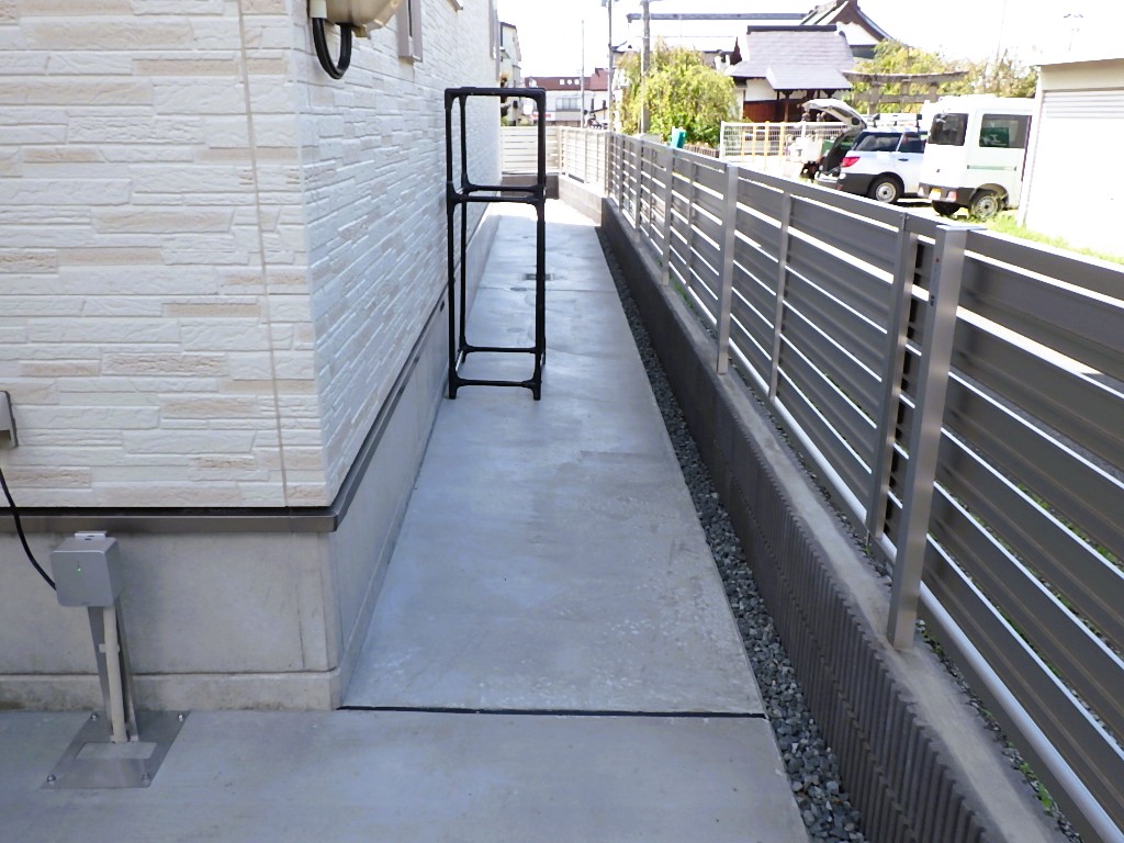 家まわり　コンクリート