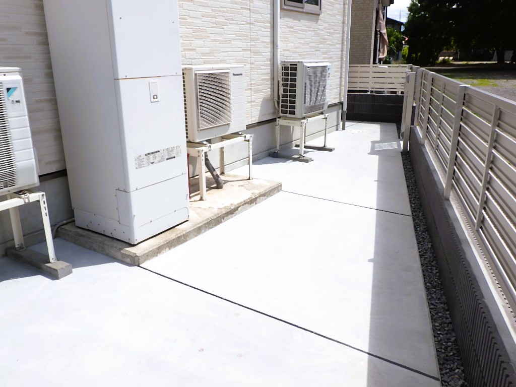 家まわり　コンクリート