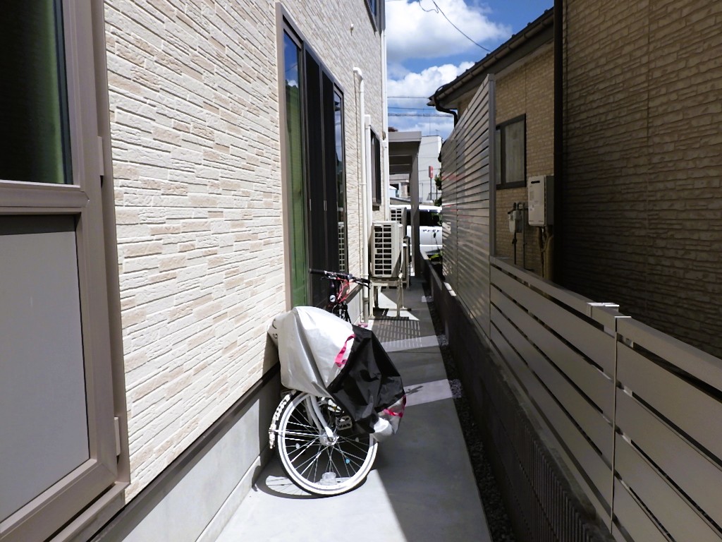 家まわり　コンクリート　目隠しフェンス